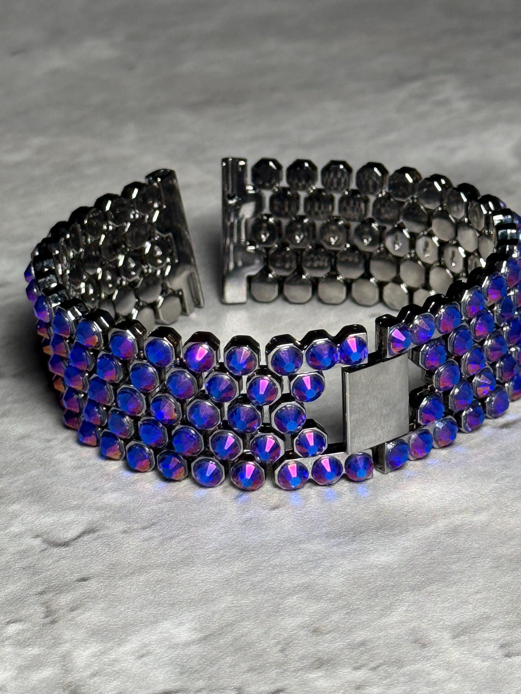 Apple Watch Band, Stainless Steel Strap, Hand-Embellished Glamour, color Magma Sapphire